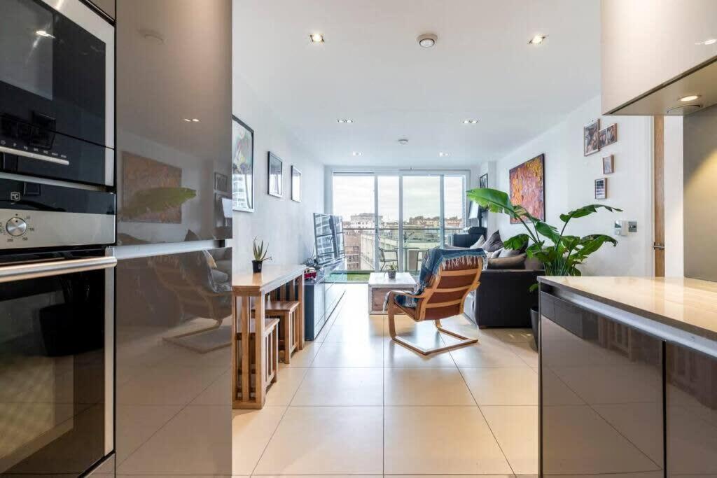 1 Bedroom Penthouse Flat In East London Exterior photo