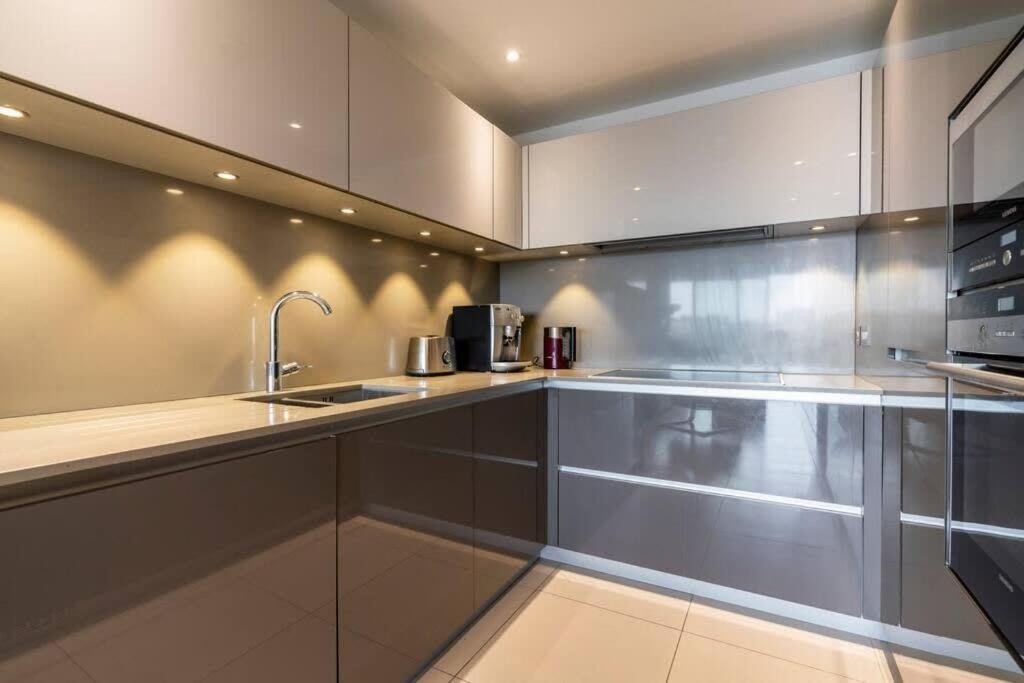 1 Bedroom Penthouse Flat In East London Exterior photo