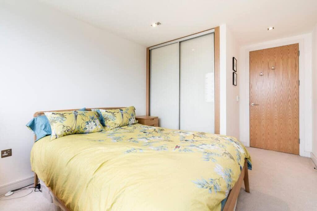 1 Bedroom Penthouse Flat In East London Exterior photo