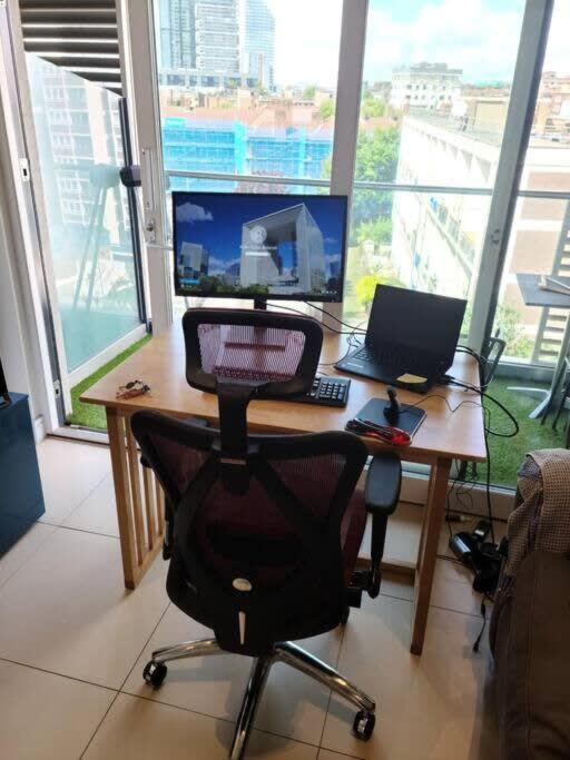 1 Bedroom Penthouse Flat In East London Exterior photo