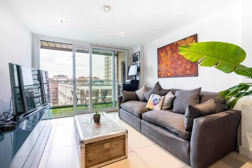 1 Bedroom Penthouse Flat In East London Exterior photo
