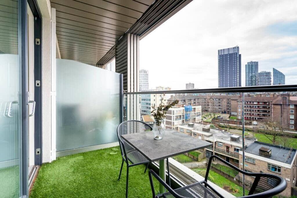 1 Bedroom Penthouse Flat In East London Exterior photo